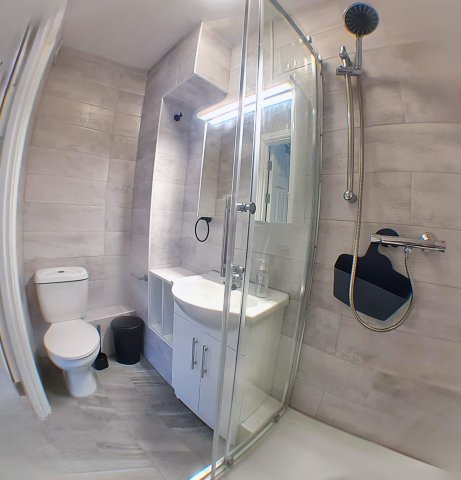 1 Private Bathroom